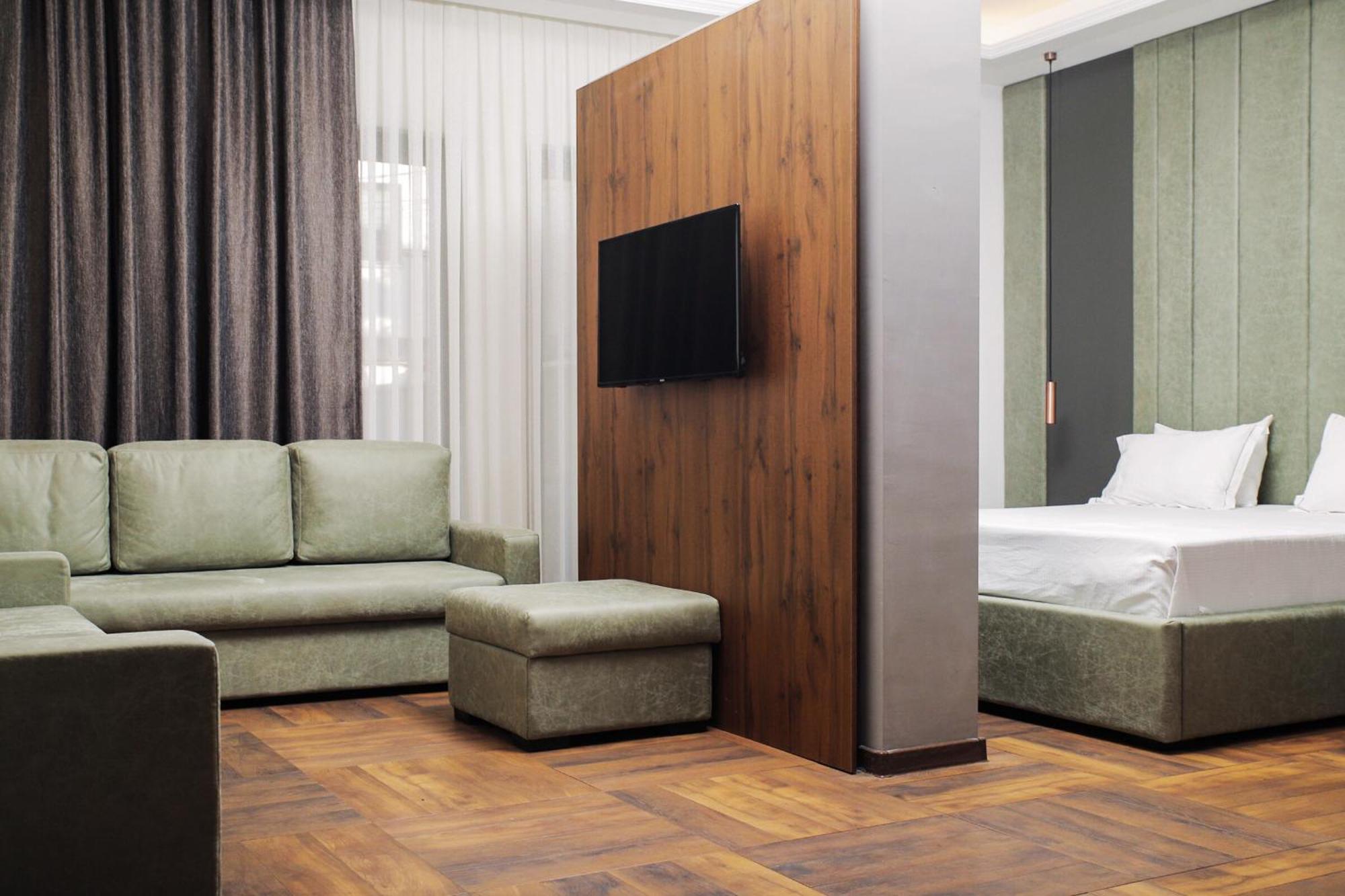 Triumf Hotel 普里兹伦 外观 照片
