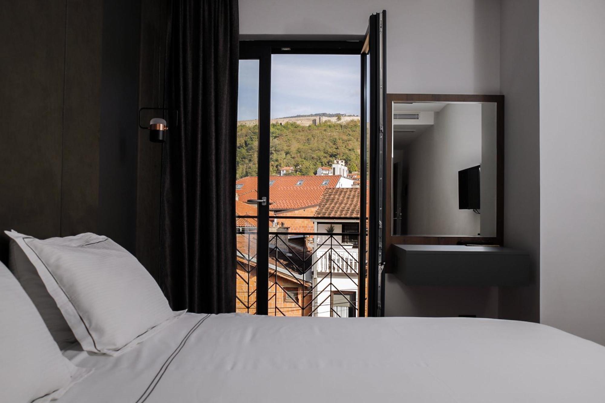 Triumf Hotel 普里兹伦 外观 照片