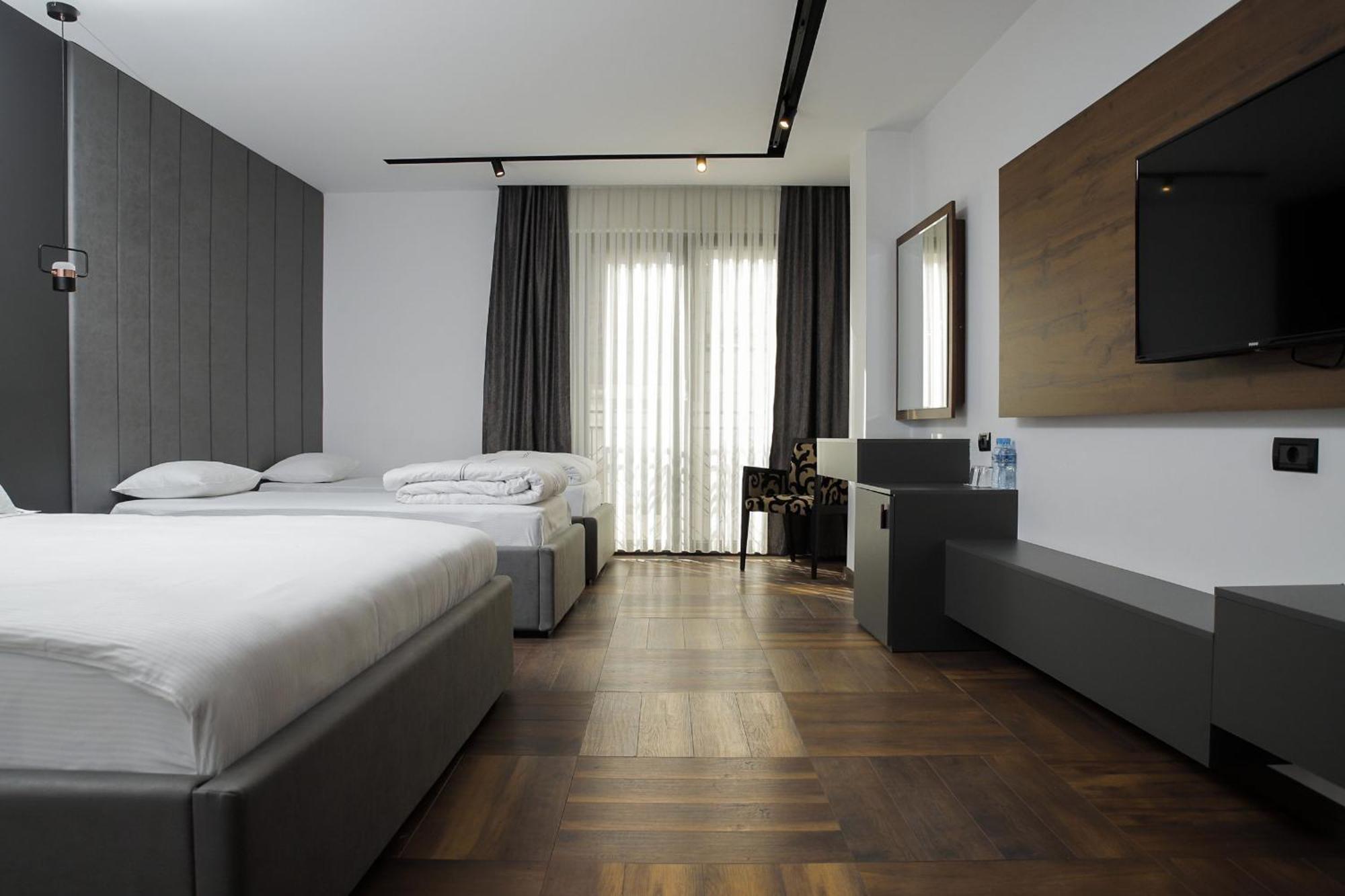 Triumf Hotel 普里兹伦 外观 照片