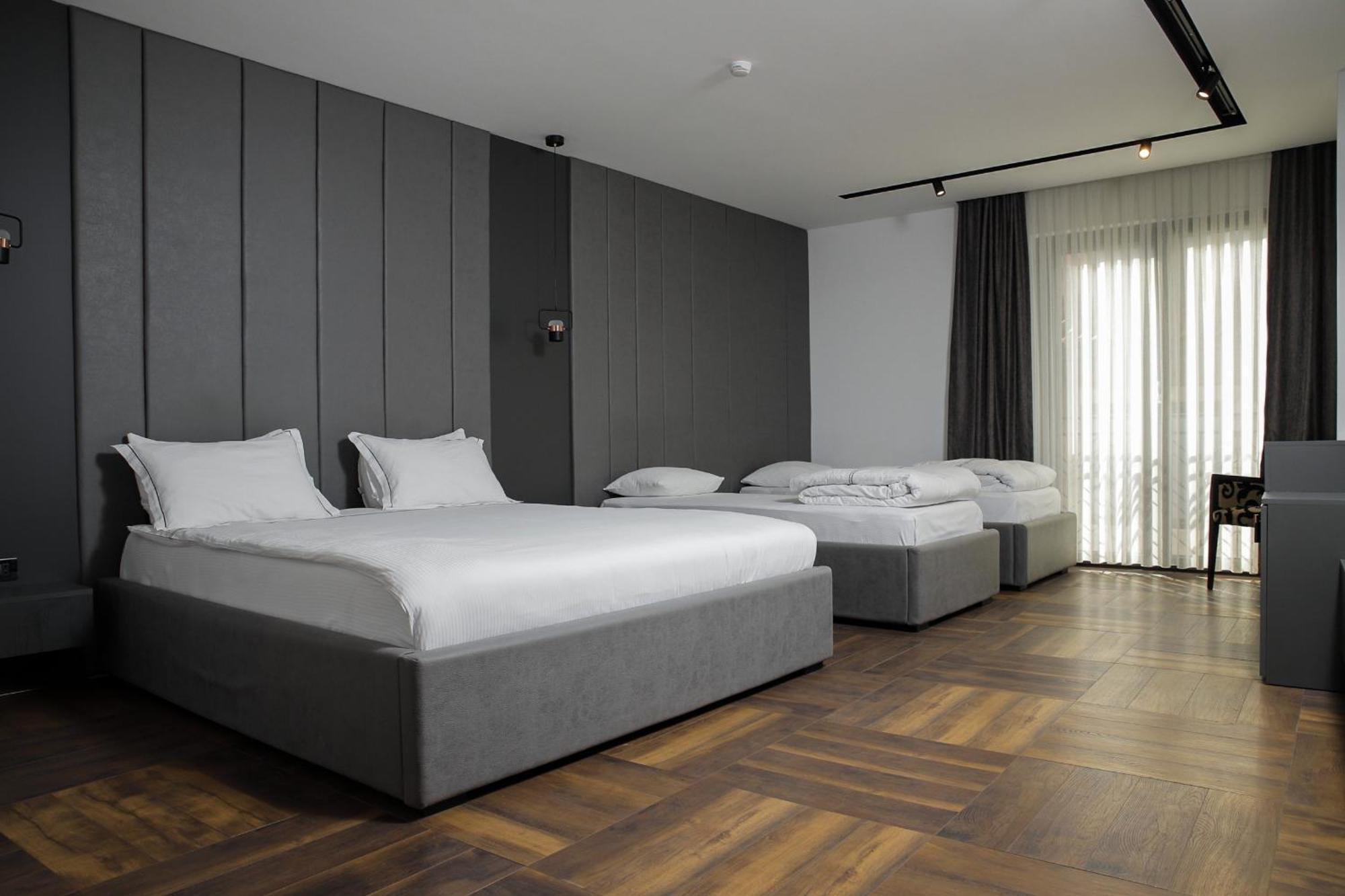 Triumf Hotel 普里兹伦 外观 照片