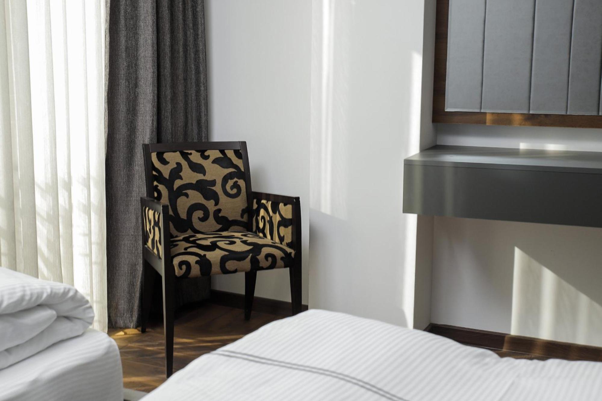 Triumf Hotel 普里兹伦 外观 照片