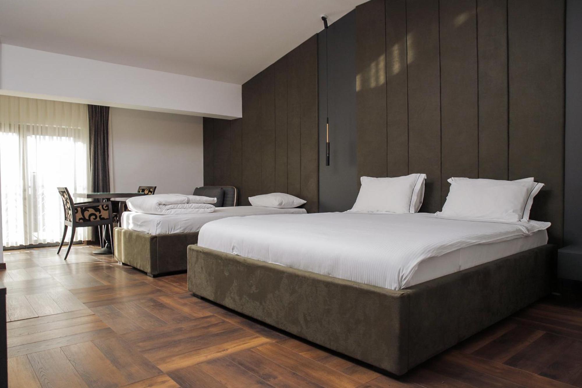 Triumf Hotel 普里兹伦 外观 照片
