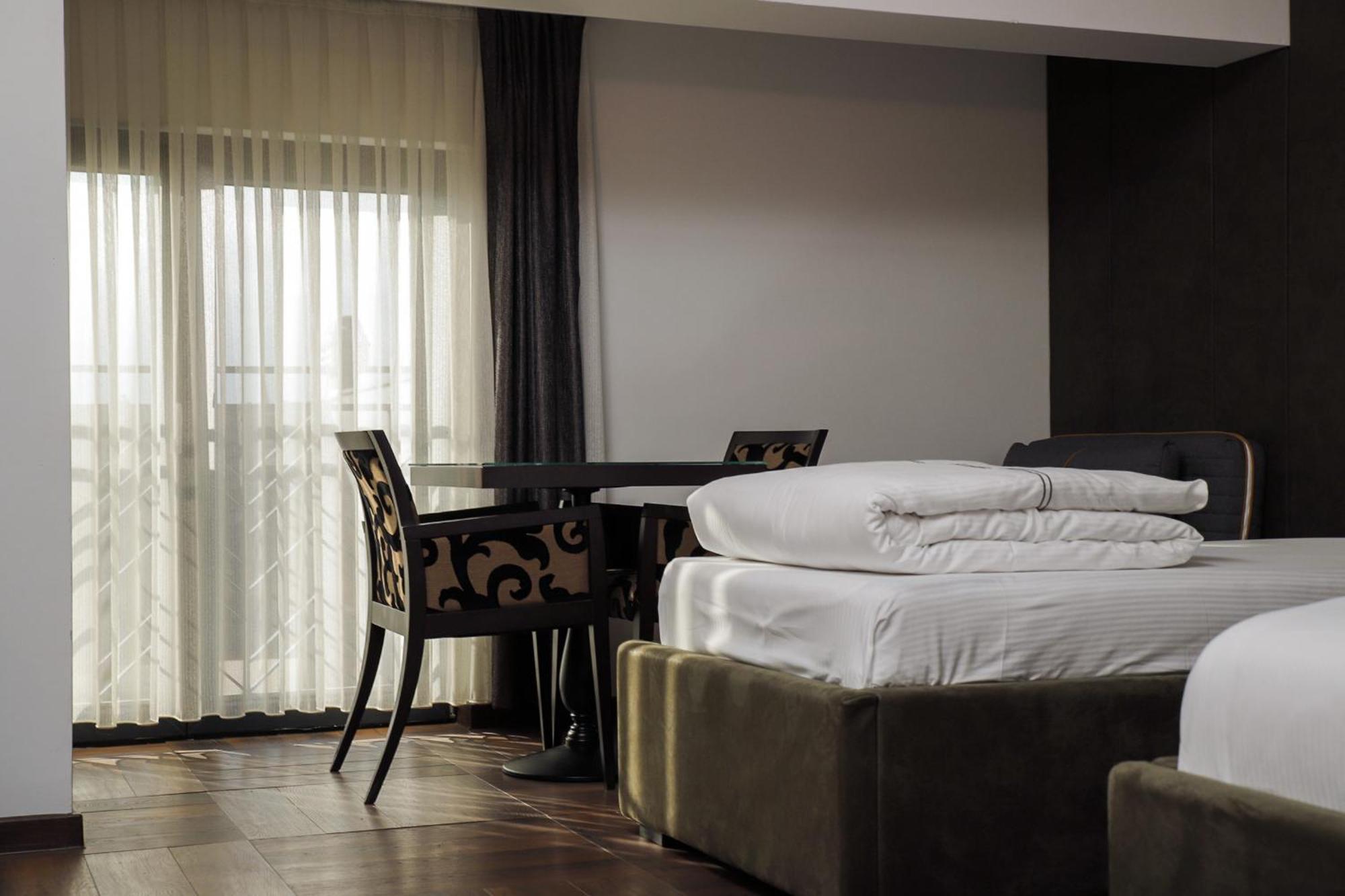 Triumf Hotel 普里兹伦 外观 照片