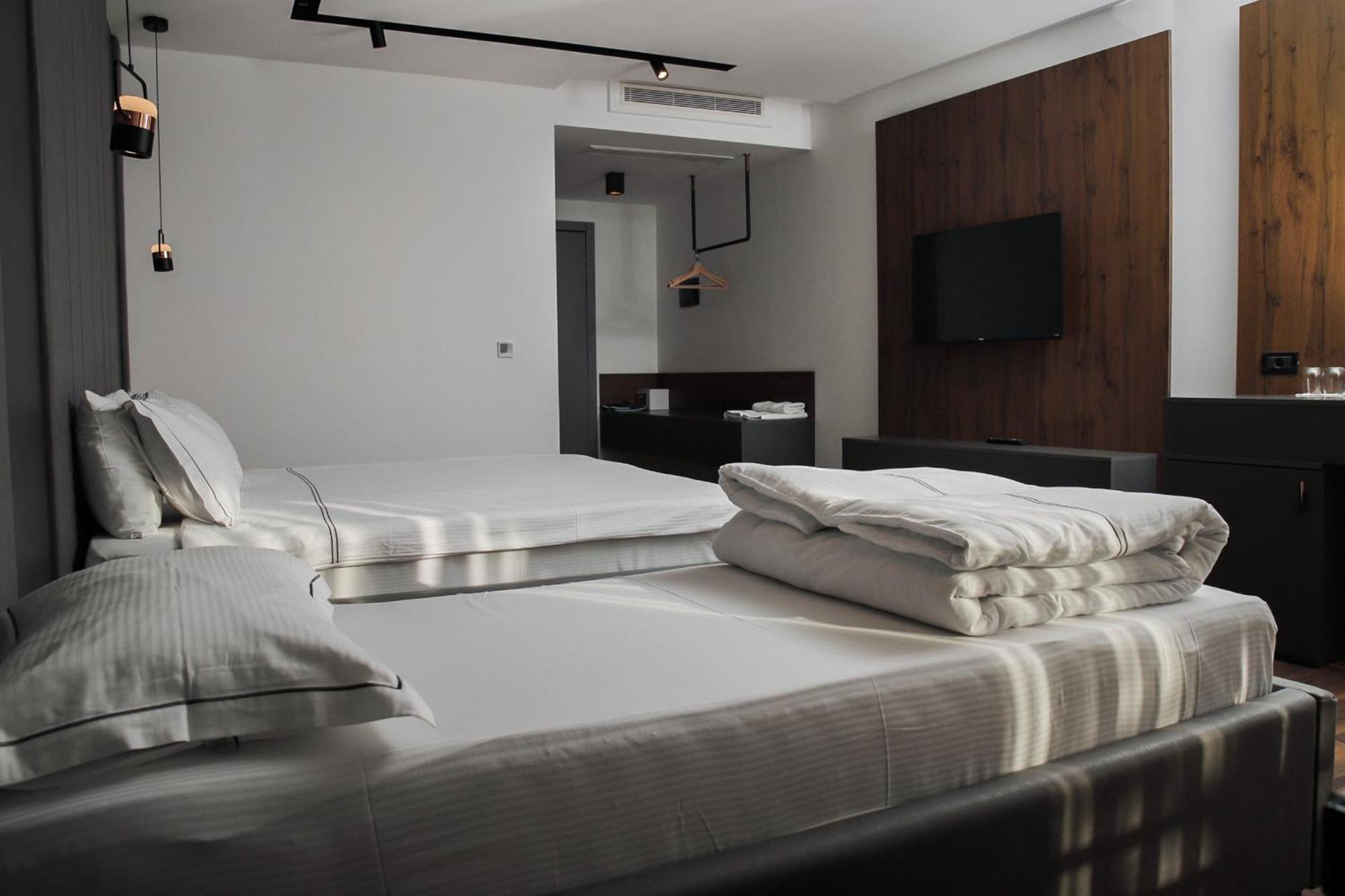 Triumf Hotel 普里兹伦 外观 照片